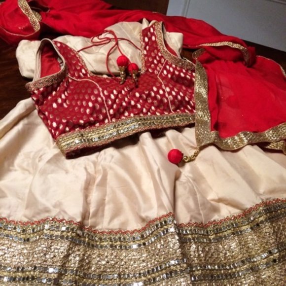 Beautiful Red & Cream Mirror Work Indian/Bollywood/Pakistani Lehenga Choli - Picture 3 of 17